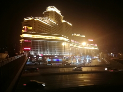 北京海淀區(qū)城鄉(xiāng)貿(mào)易中心夜景隨手拍。